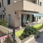 شقة Anethum